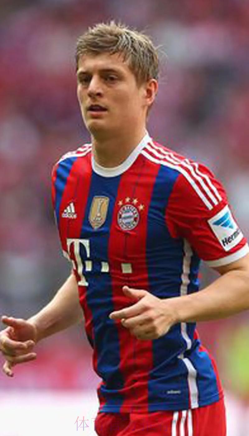 经纪人:拜仁只给克罗斯650万欧年薪 最终决定离队 经纪人:拜仁只给克罗斯650万欧年薪 最终决定离队