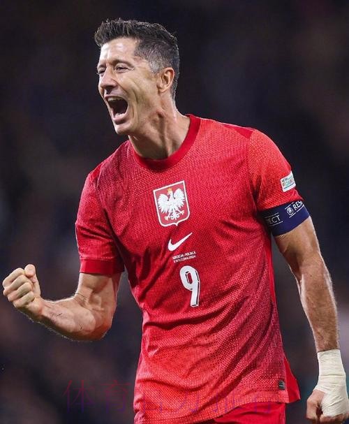 记者:莱万正考虑转会 他在拜仁已赢得一切 记者:莱万正考虑转会 他在拜仁已赢得一切